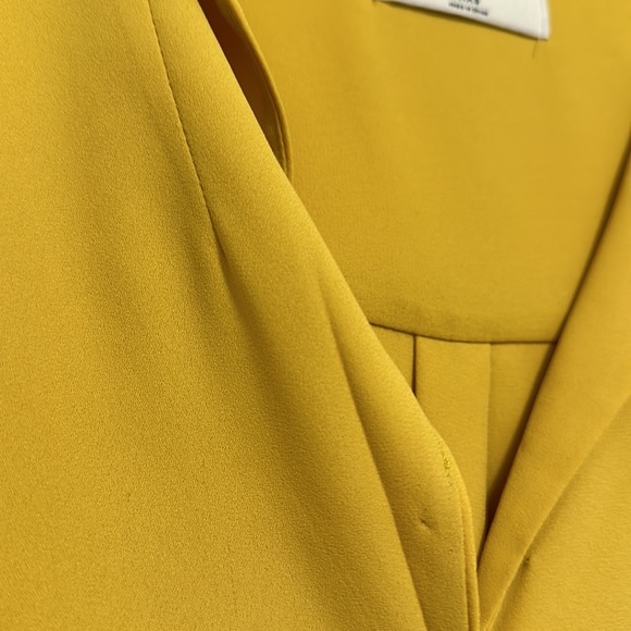 Babaton mustard yellow blouse - Picture 3 of 4